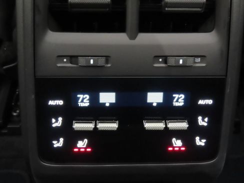 Certified 2025 Porsche Macan 4S Electric AWD/4WD image 35