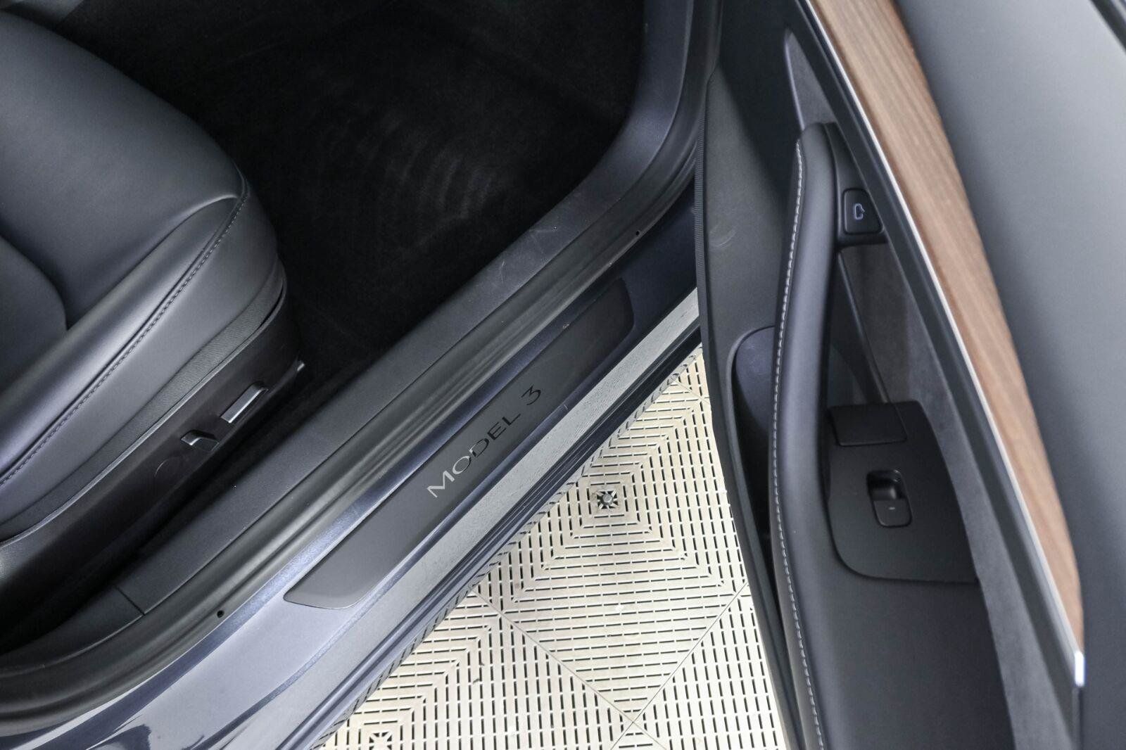 Used 2023 Tesla Model 3 Standard Range RWD image 23