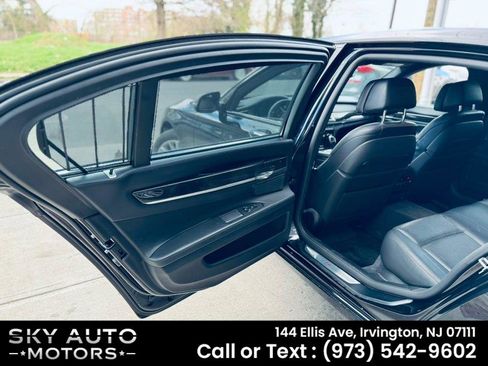 Used 2014 BMW 750Li xDrive image 12