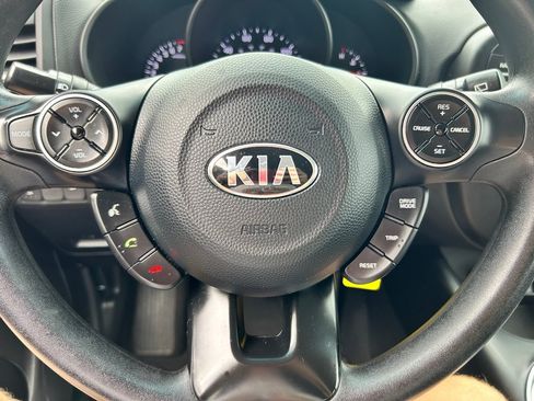 Used 2018 Kia Soul + FWD image 13