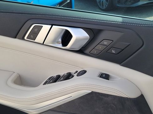 Used 2025 BMW X5 xDrive40i w/ Executive Package image 21