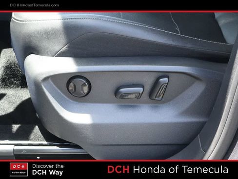 Used 2018 Volkswagen Tiguan SE w/ Panoramic Sunroof Package FWD image 17