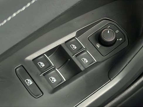 Used 2025 Volkswagen Jetta SEL FWD image 21