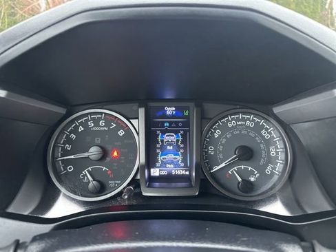 Used 2022 Toyota Tacoma TRD Off-Road w/ Technology Package image 28