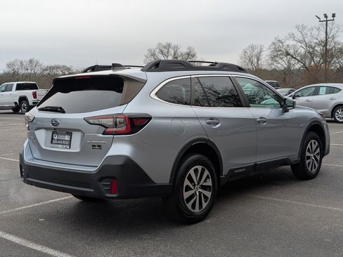 Used 2022 Subaru Outback Premium image 9