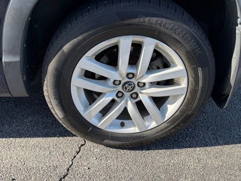 Used 2016 Toyota Highlander LE image 9