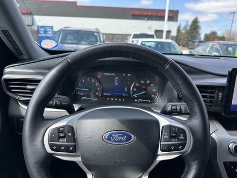 Used 2023 Ford Explorer XLT AWD/4WD image 24