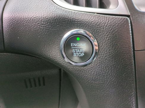 Used 2020 Ford Edge SE image 17