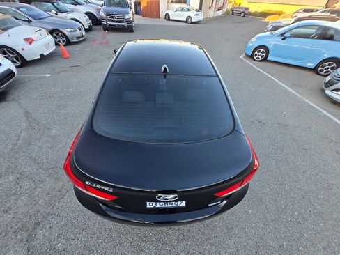 Used 2012 Hyundai Elantra Limited w/ Technology Pkg 5 FWD image 14