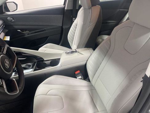 New 2025 Hyundai Elantra Limited image 8