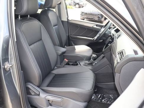 Certified 2024 Volkswagen Tiguan SE FWD image 20