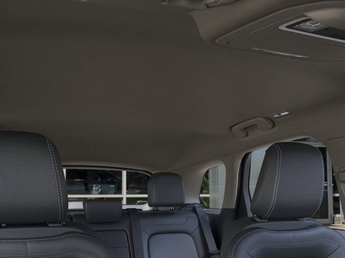 Used 2025 Lincoln Corsair AWD image 22