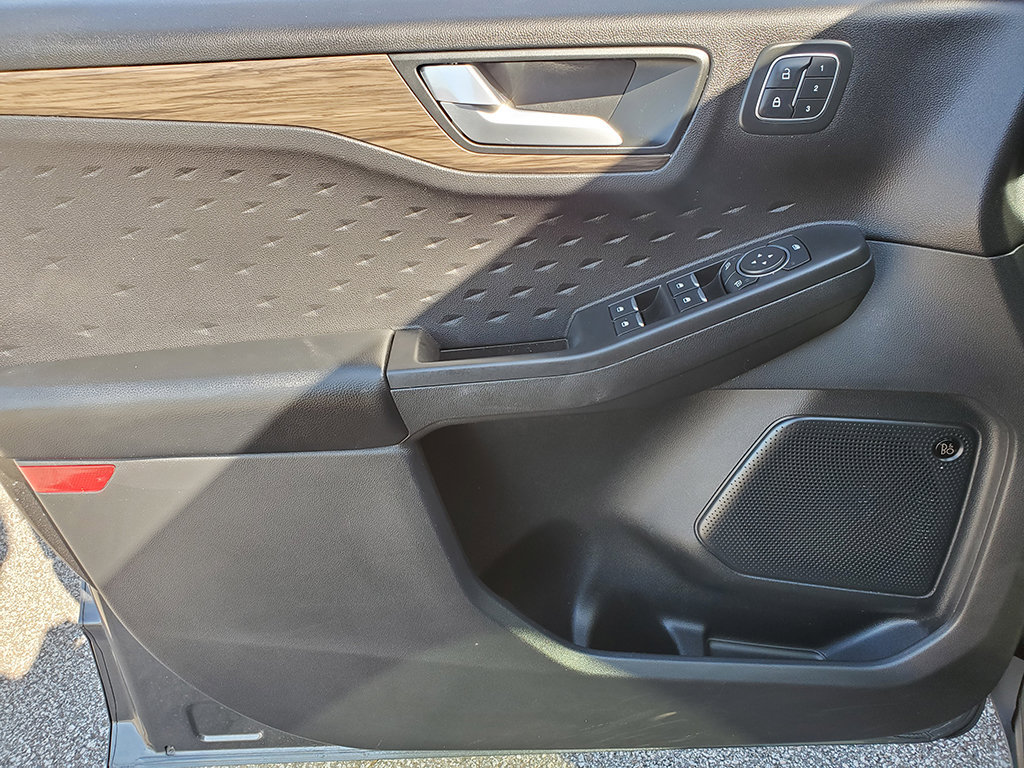 Used 2020 Ford Escape Titanium w/ Titanium Premium Package 2.0 FWD image 11