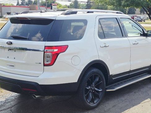Used 2014 Ford Explorer XLT w/ Equipment Group 202A AWD/4WD image 6