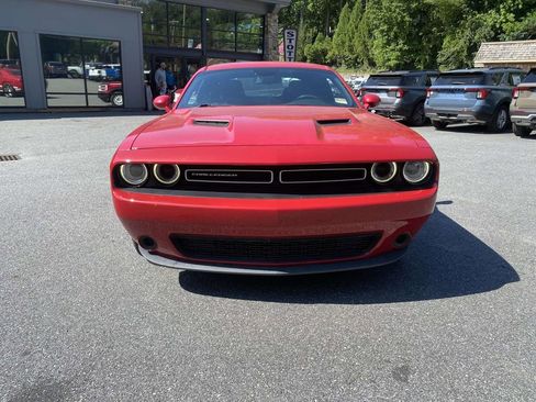 Used 2017 Dodge Challenger SXT RWD image 2