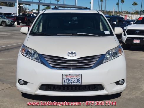 Used 2017 Toyota Sienna XLE image 8