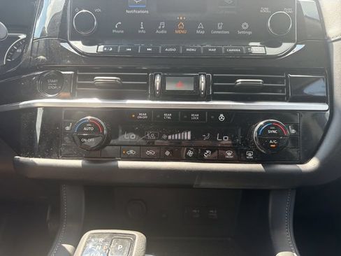 Used 2025 Nissan Pathfinder SL AWD/4WD image 35