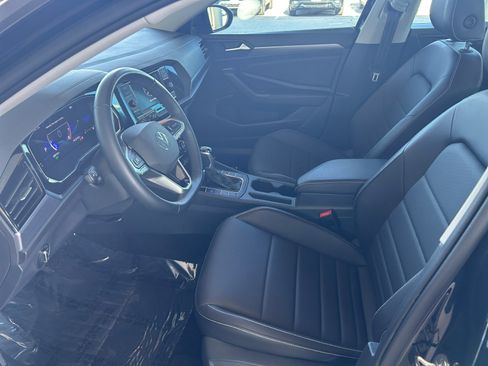 Used 2023 Volkswagen Jetta SE w/ Panoramic Sunroof Package FWD image 24