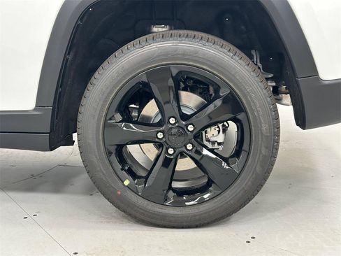 New 2024 Jeep Grand Cherokee Limited w/ Luxury Tech Group II image 40