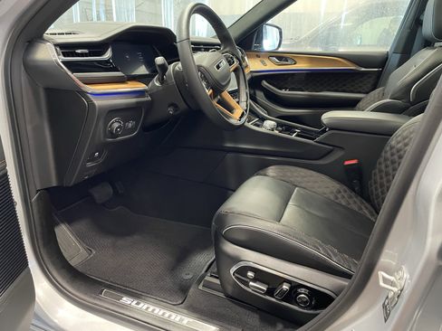 Used 2024 Jeep Grand Cherokee L Summit image 4