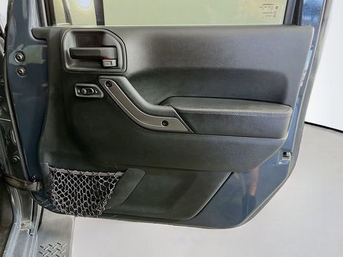 Used 2018 Jeep Wrangler Unlimited Sahara AWD/4WD image 34