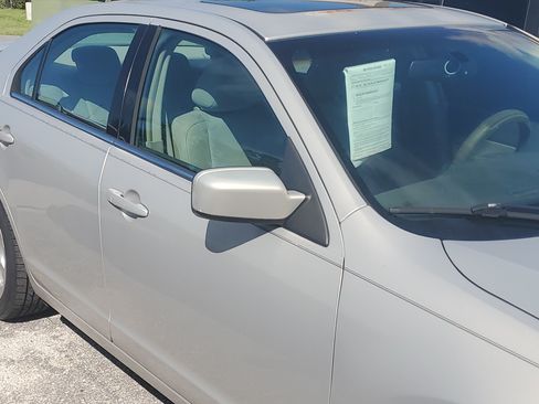 Used 2010 Ford Fusion SE FWD image 3
