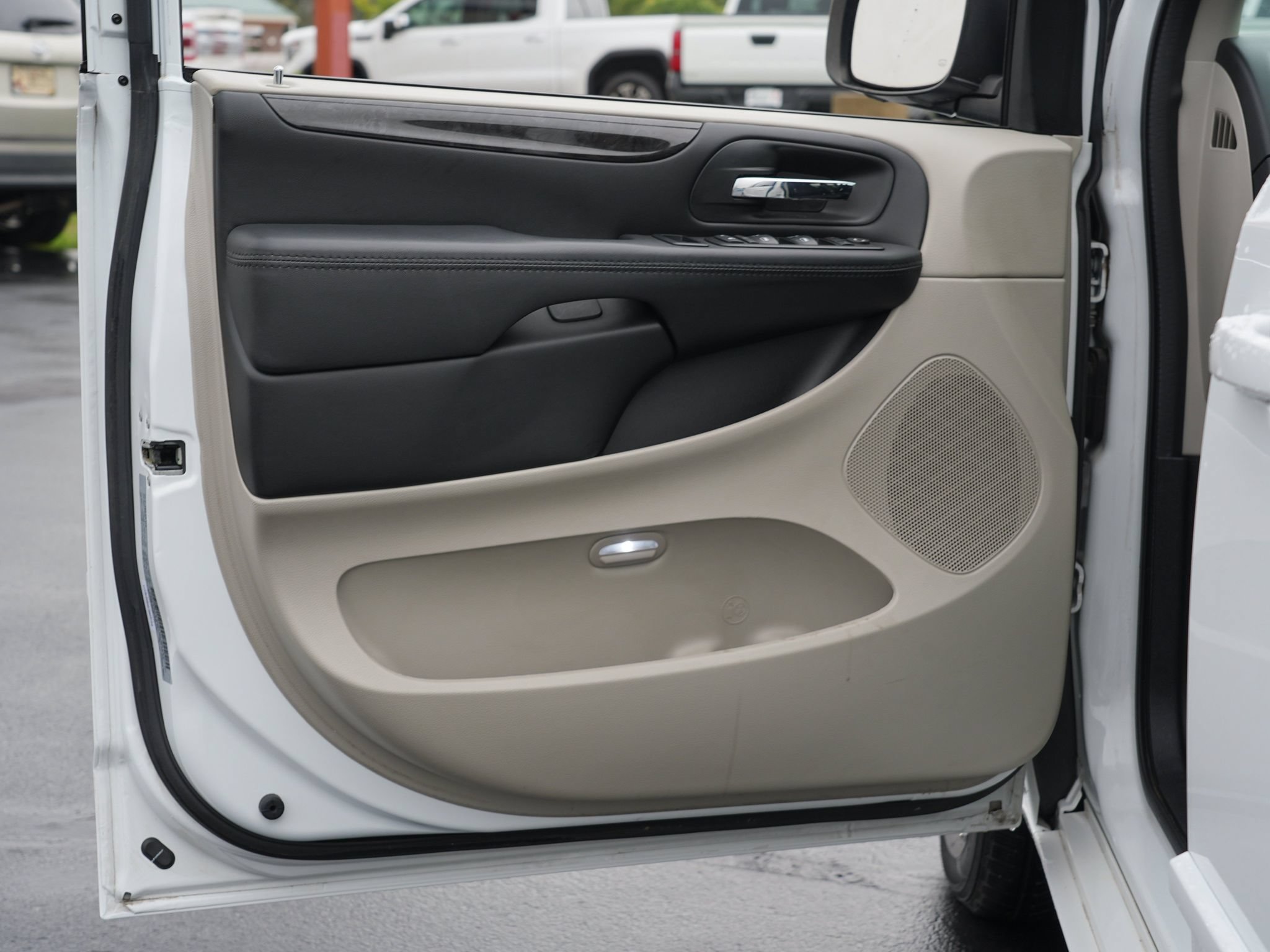 Used 2017 Dodge Grand Caravan SE w/ Power Window Group FWD image 15