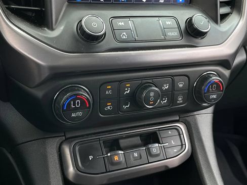 Used 2022 GMC Acadia AT4 w/ Technology Package AWD/4WD image 19