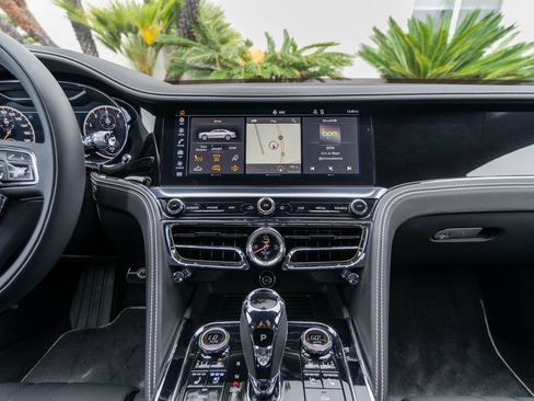Used 2024 Bentley Flying Spur S V8 AWD/4WD image 22