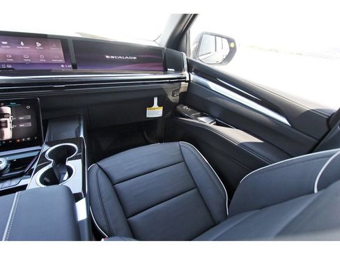 New 2026 Cadillac Escalade ESV Luxury w/ Touring Package AWD/4WD image 10