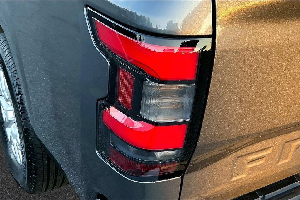 Used 2023 Nissan Frontier SV AWD/4WD image 22