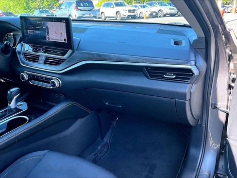 Used 2023 Nissan Altima 2.5 SV w/ SV Premium Package AWD/4WD image 15