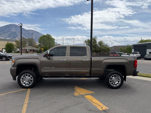 Used 2015 GMC Sierra 2500 Denali w/ Duramax Plus Package AWD/4WD image 5