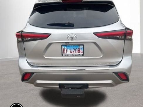 Used 2023 Toyota Highlander Platinum image 6