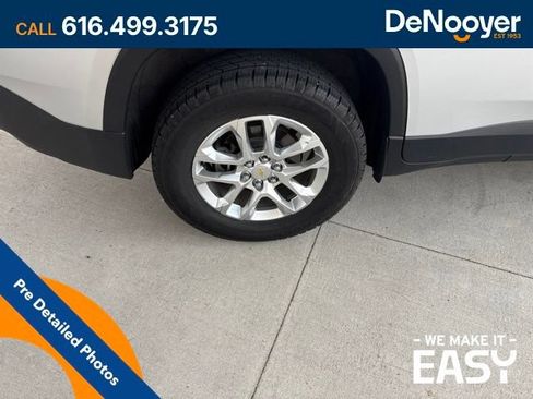 Used 2019 Chevrolet Traverse LT FWD image 10