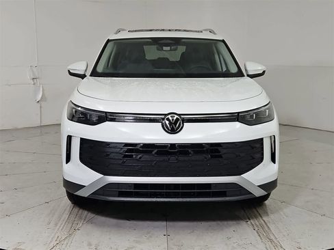 New 2026 Volkswagen Tiguan SE image 9