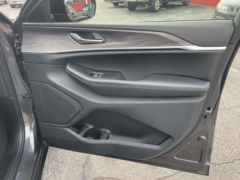 New 2025 Jeep Grand Cherokee L Limited image 16