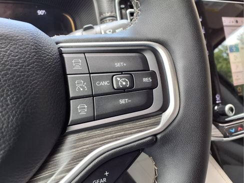 Used 2024 Jeep Wagoneer L Series II RWD image 23