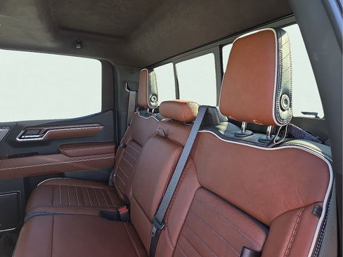 Used 2025 GMC Sierra 1500 Denali Ultimate image 9