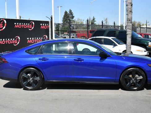 Used 2025 Honda Accord Sport image 9