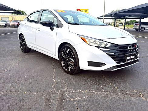Used 2024 Nissan Versa SR image 3