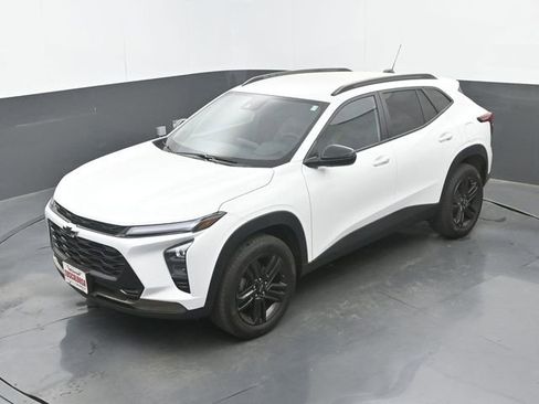 Used 2025 Chevrolet Trax ACTIV w/ Driver Confidence Package image 16