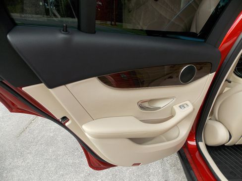 Used 2019 Mercedes-Benz GLC 300 image 20