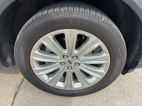 Used 2022 Ford Explorer Limited w/ Equipment Group 301A AWD/4WD image 8