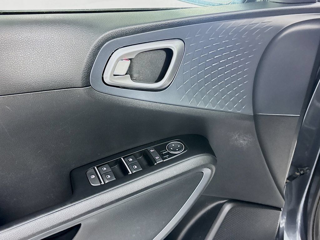 Used 2020 Kia Soul S FWD image 18
