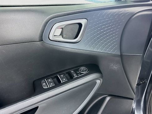 Used 2020 Kia Soul S FWD image 18