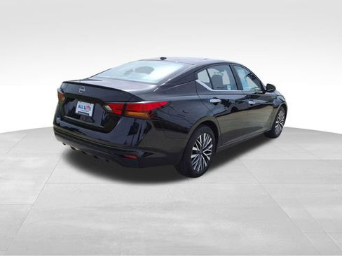 Used 2025 Nissan Altima 2.5 SV FWD image 8