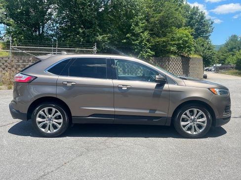 Certified 2019 Ford Edge Titanium w/ Equipment Group 301A FWD image 2