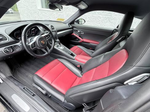 Used 2018 Porsche 718 Cayman RWD image 13