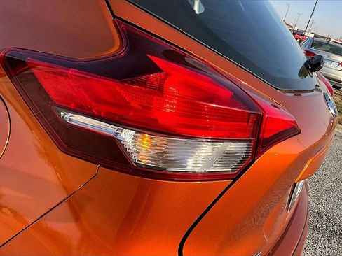 Used 2021 Nissan Kicks SR image 23